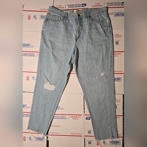 Universal Thread Women's Light Blue Relaxed Jeans, Size 14 (UN1)